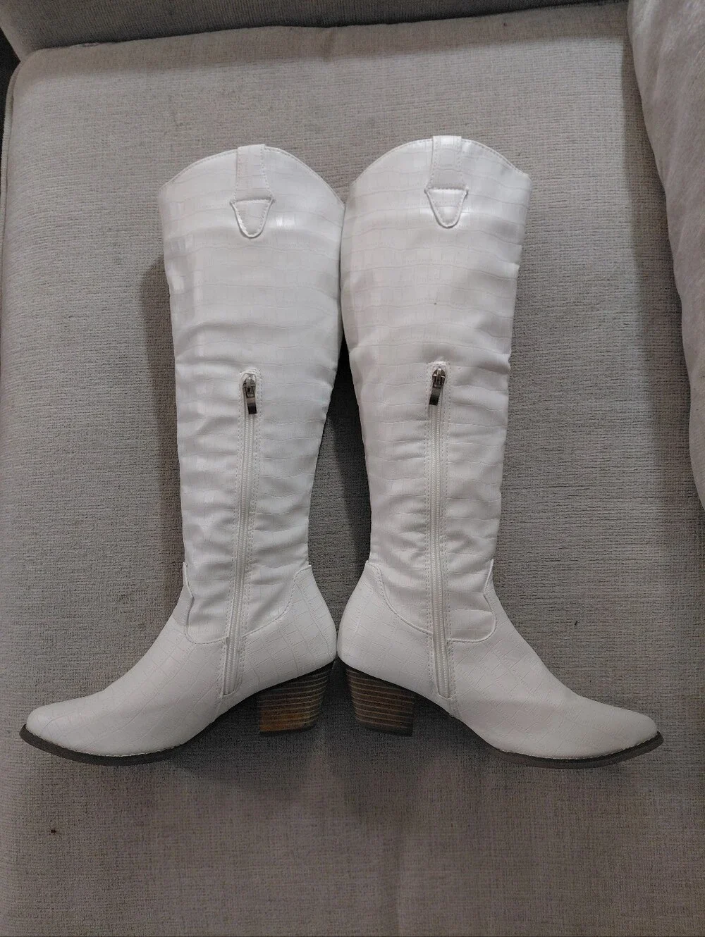 White Croc-Embossed Knee-High Western Boots Size 6.5 Cowgirl Boots - Picture 2 of 13